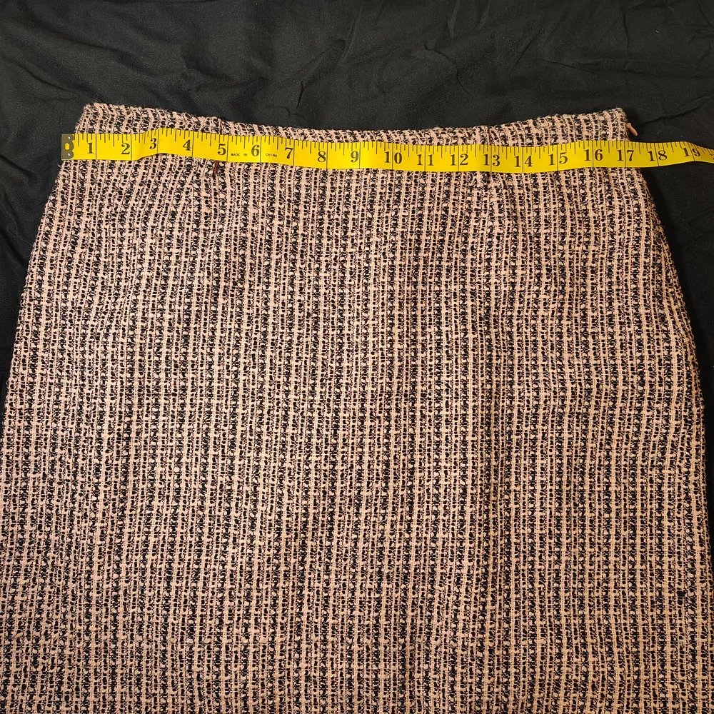 Evan Picone Textured Pink and Black Pencil Skirt